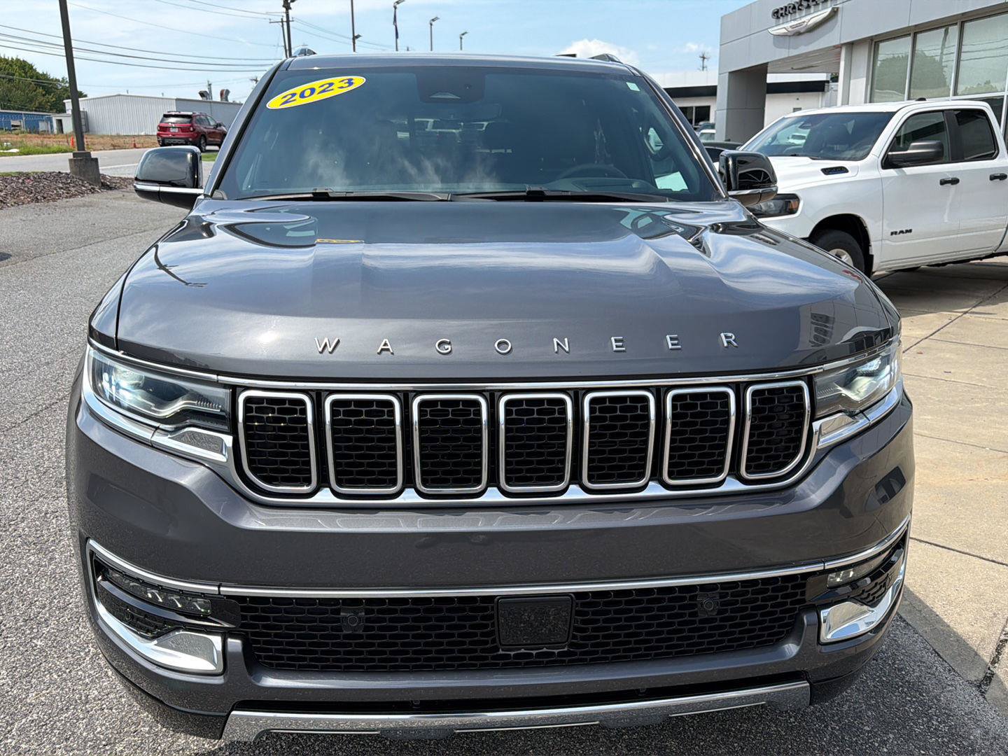 Used 2023 Jeep Wagoneer Series III w/ Preferred Equipment Group AWD/4WD image 2