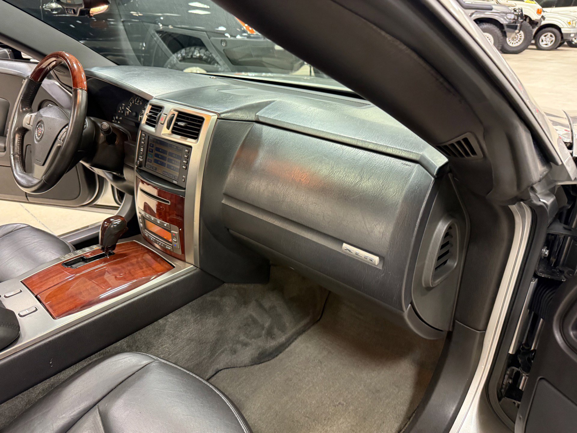 Used 2006 Cadillac XLR image 23