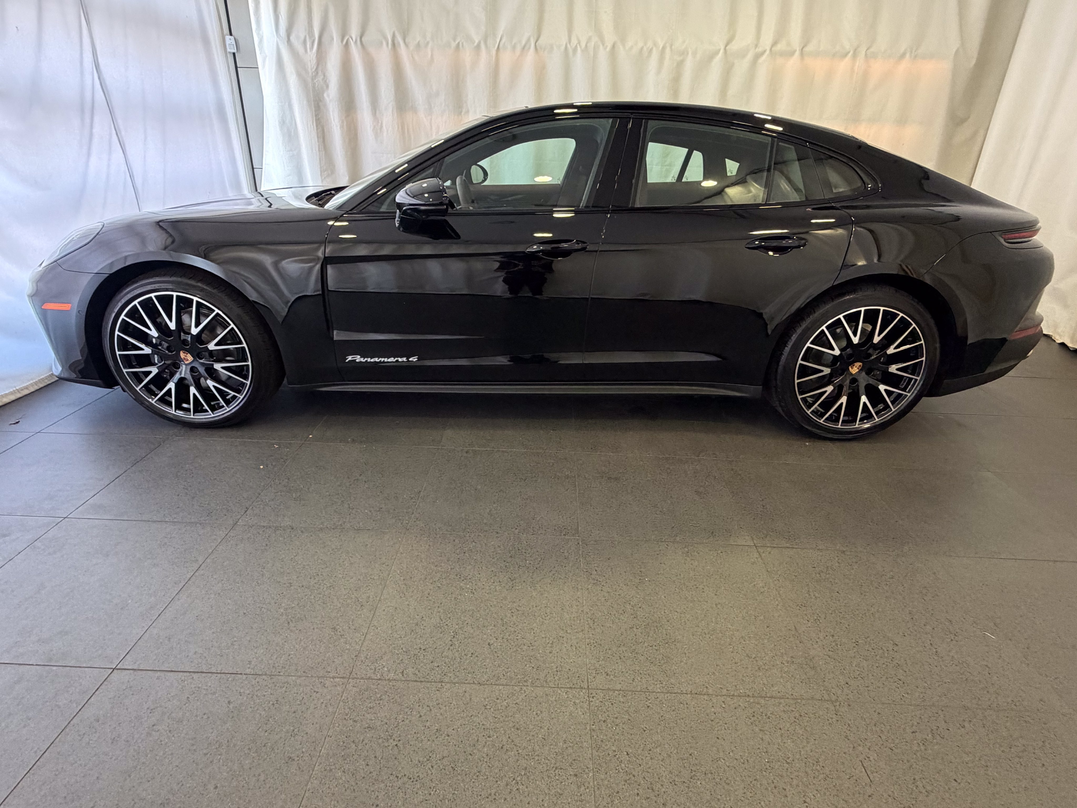 New 2027 Porsche Panamera 4 AWD/4WD image 2