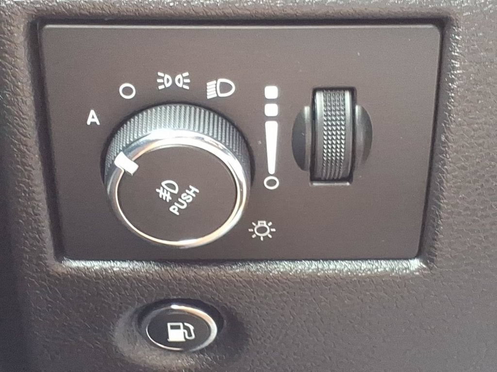 Used 2021 Jeep Grand Cherokee Laredo X AWD/4WD image 14