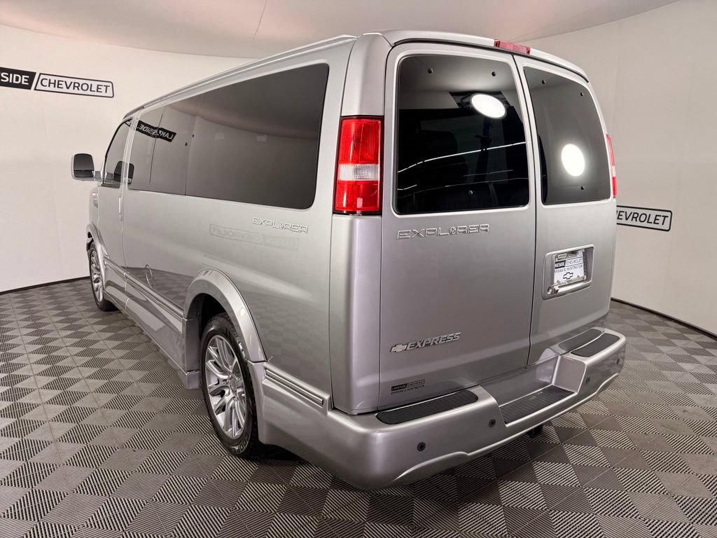 Used 2021 Chevrolet Express 2500 LS w/ Enhanced Convenience Package RWD image 4