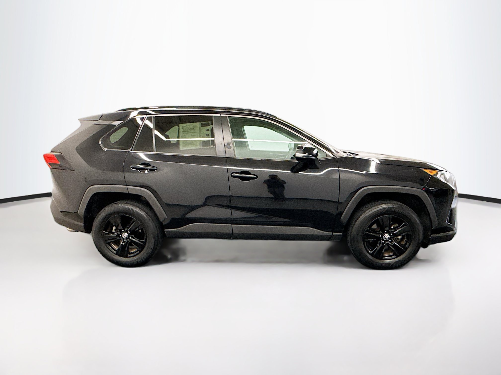 Used 2021 Toyota RAV4 XLE FWD image 10