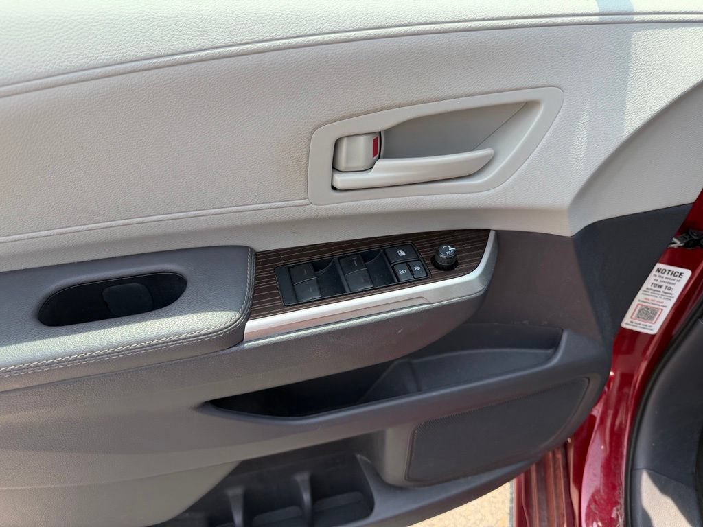 Used 2022 Toyota Sienna LE FWD image 25