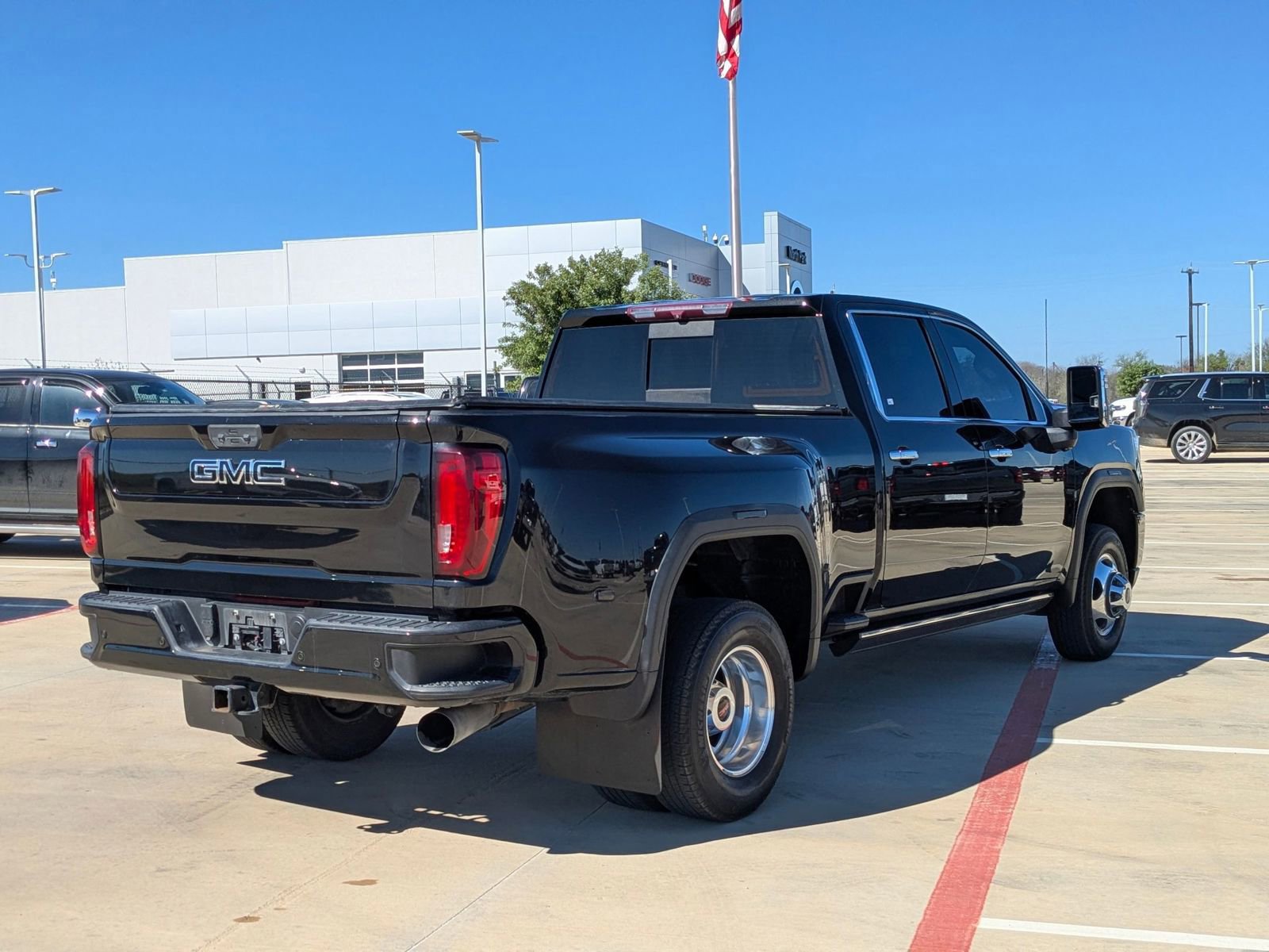 Used 2022 GMC Sierra 3500 Denali image 3