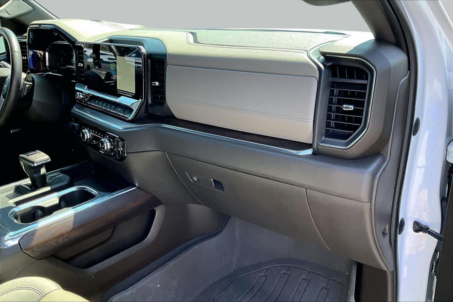 Used 2022 GMC Sierra 1500 SLT w/ SLT Convenience Package AWD/4WD image 17