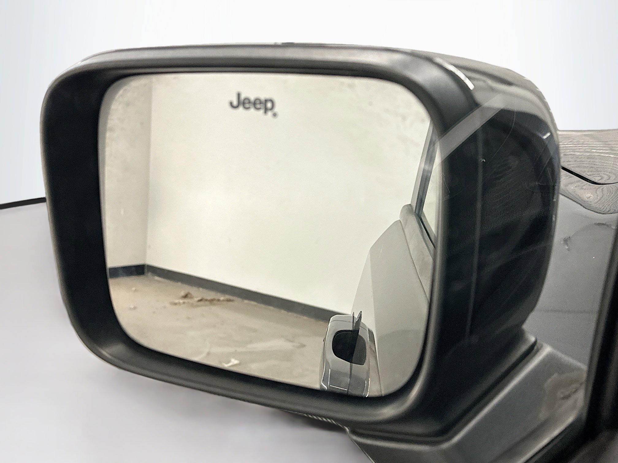 Used 2018 Jeep Renegade Latitude w/ UConnect 8.4 Nav Group AWD/4WD image 16