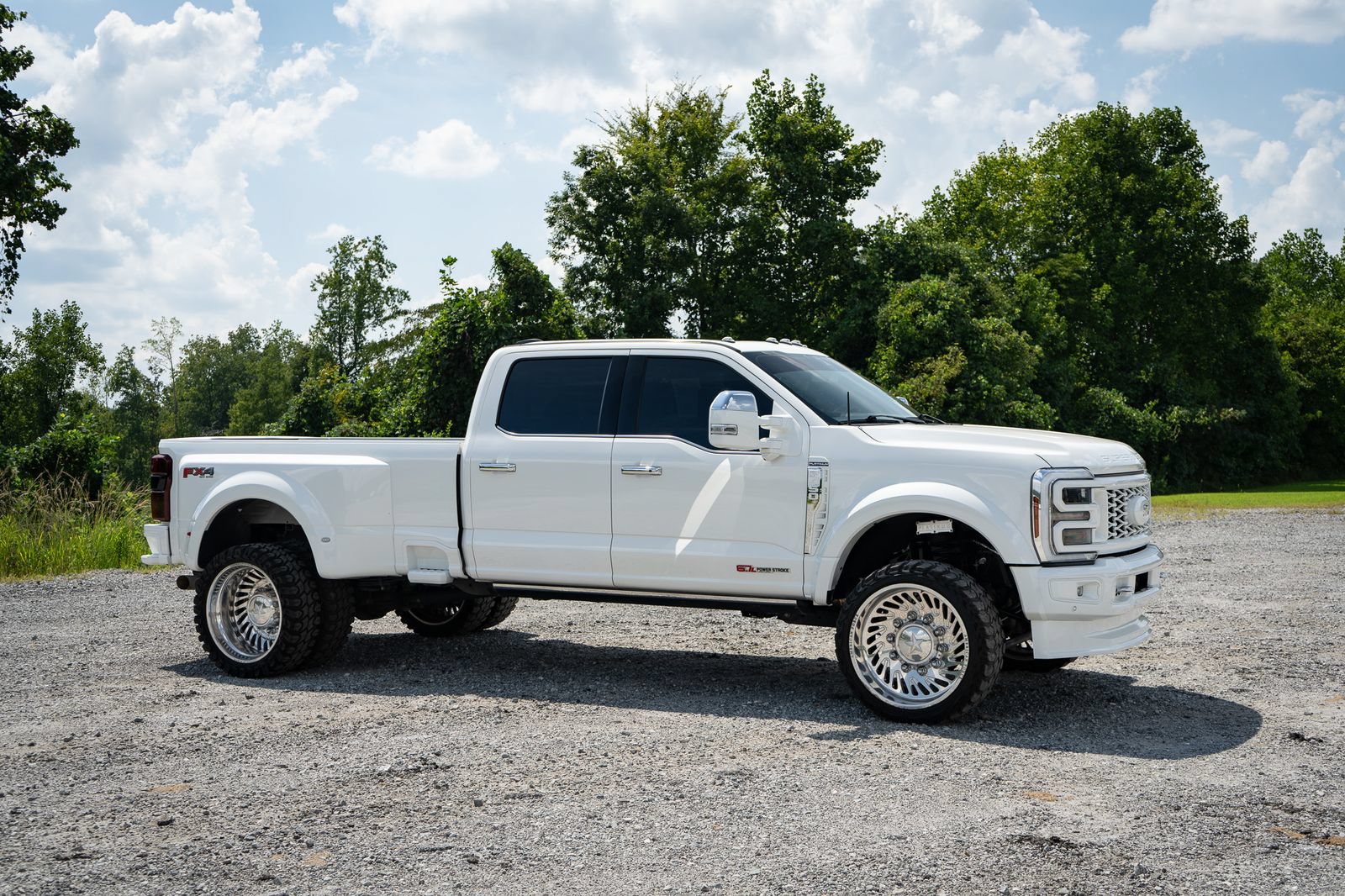 Used 2024 Ford F450 Platinum w/ FX4 Off-Road Package AWD/4WD image 27