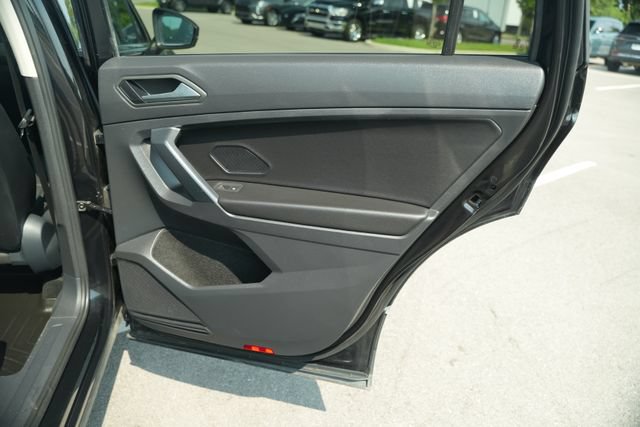 Used 2021 Volkswagen Tiguan SE AWD/4WD image 23