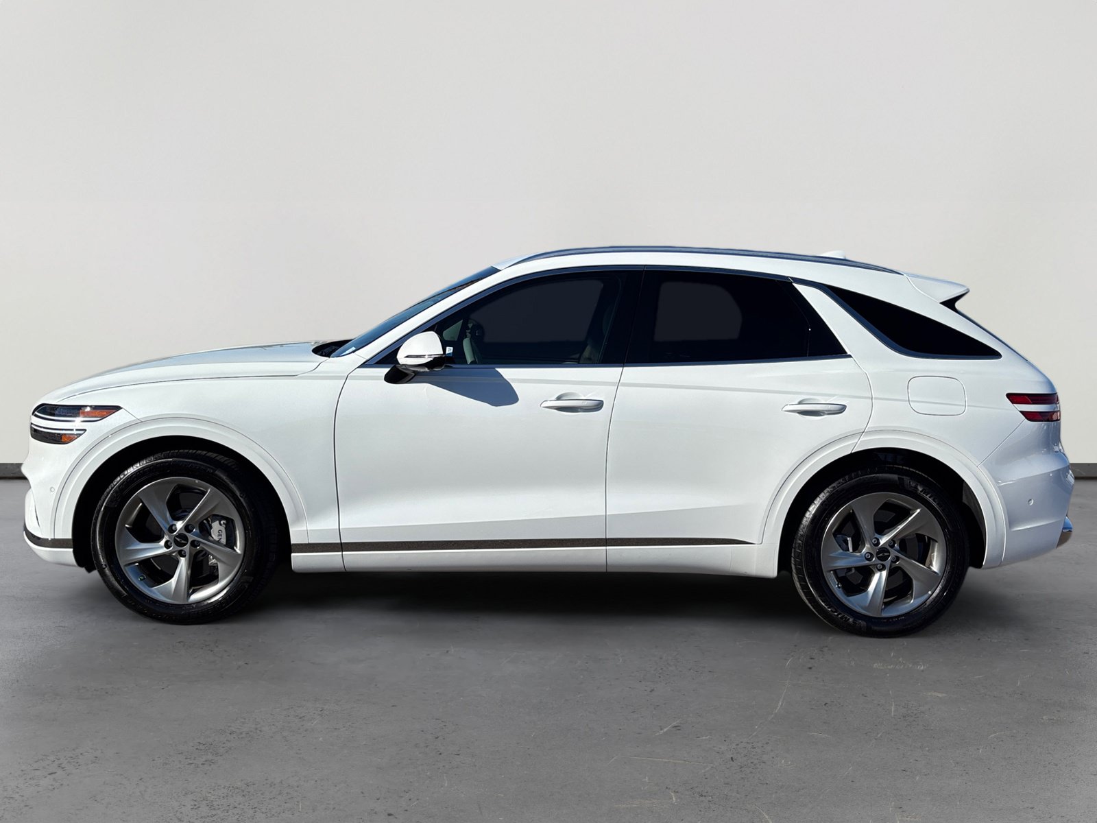 Used 2026 Genesis GV70 2.5T Advanced AWD/4WD image 2