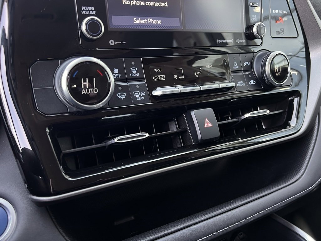 Used 2021 Toyota Highlander LE image 62