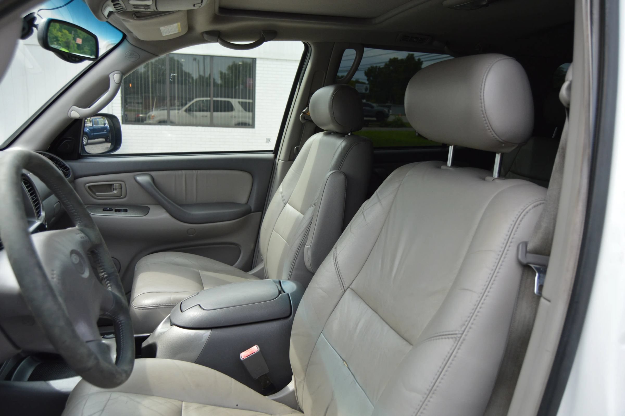 Used 2002 Toyota Sequoia Limited RWD image 9
