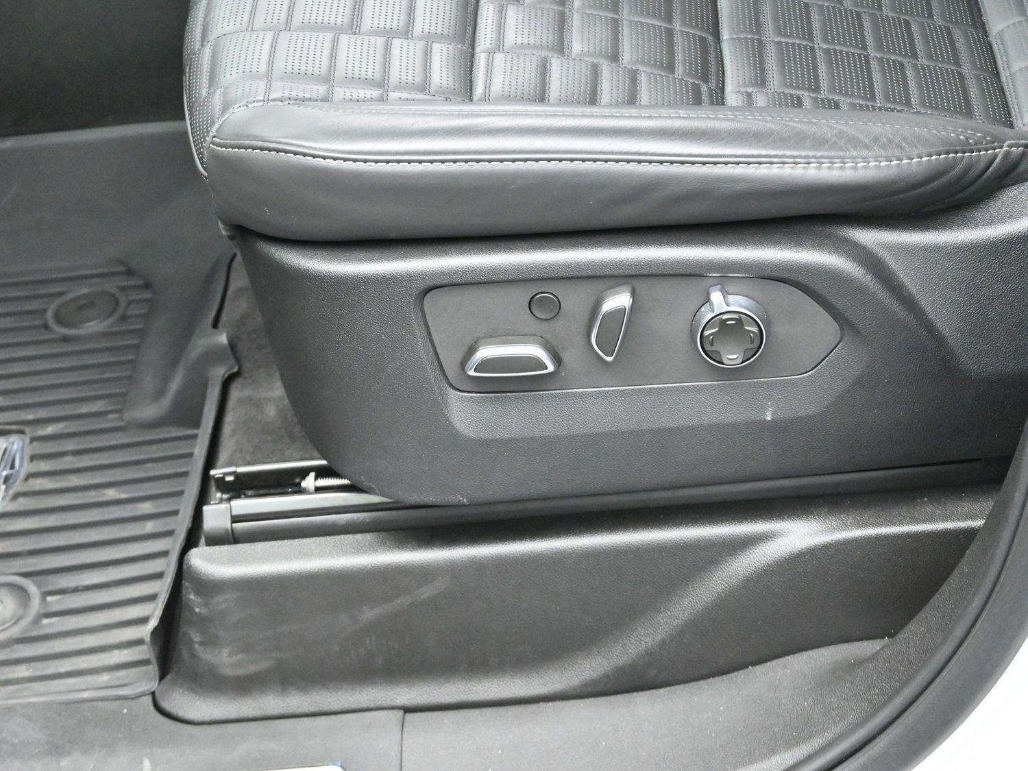 Certified 2023 Cadillac Escalade V AWD/4WD image 17
