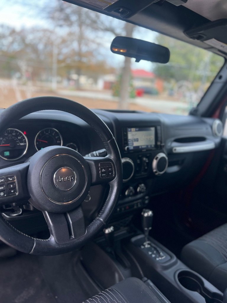 Used 2012 Jeep Wrangler Unlimited Sahara w/ Dual Top Group image 3