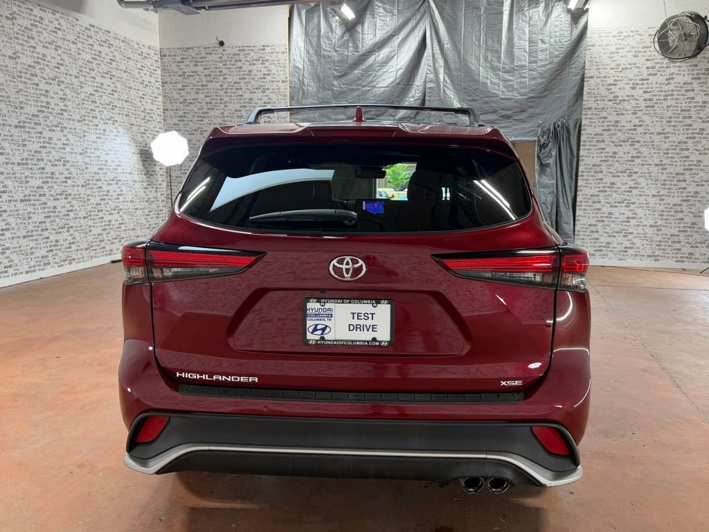 Used 2023 Toyota Highlander XSE FWD image 5
