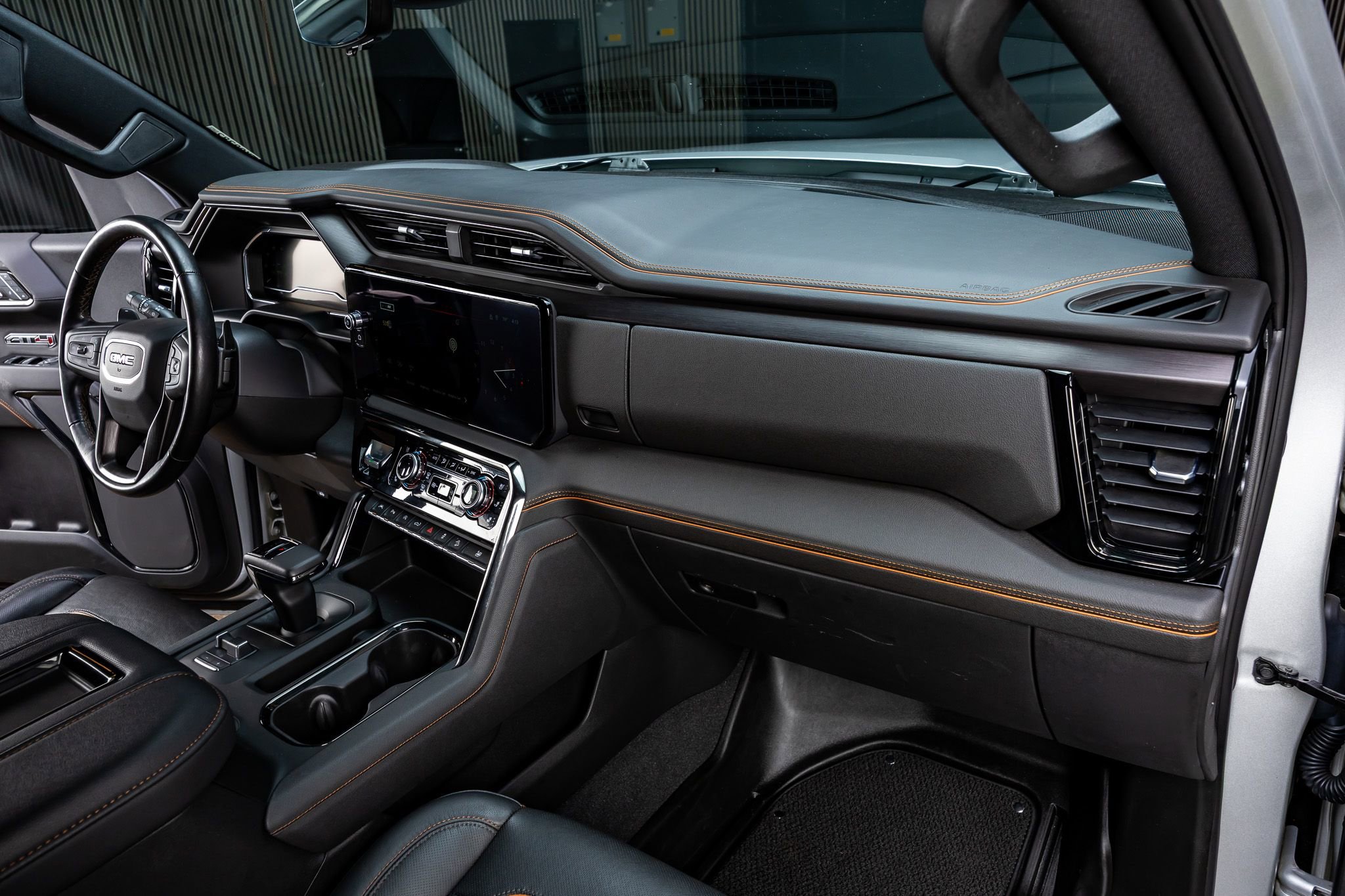 Used 2022 GMC Sierra 1500 AT4 w/ AT4 Premium Package AWD/4WD image 17