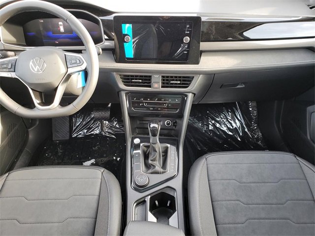 New 2026 Volkswagen Taos SE image 9