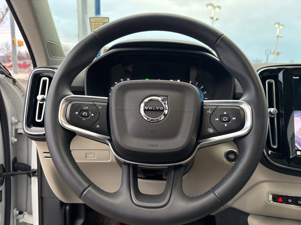 Certified 2023 Volvo XC40 B5 Plus w/ Protection Package Premier image 20