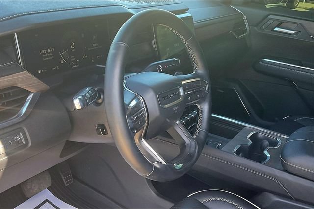 Used 2025 GMC Acadia Denali w/ LPO, Floor Liner Package AWD/4WD image 17