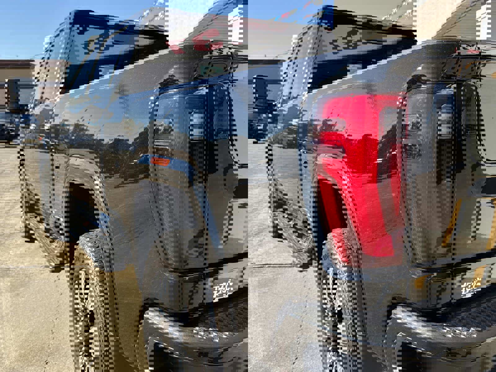 Used 2024 GMC Sierra 2500 Denali w/ Denali Reserve Package image 9