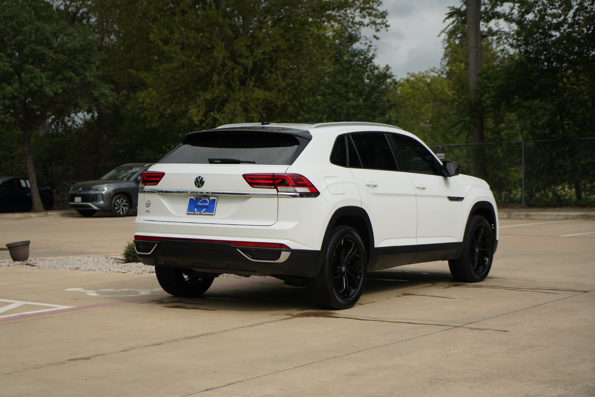 Used 2020 Volkswagen Atlas Cross Sport SEL w/ Cross Sport MDO Package FWD image 5