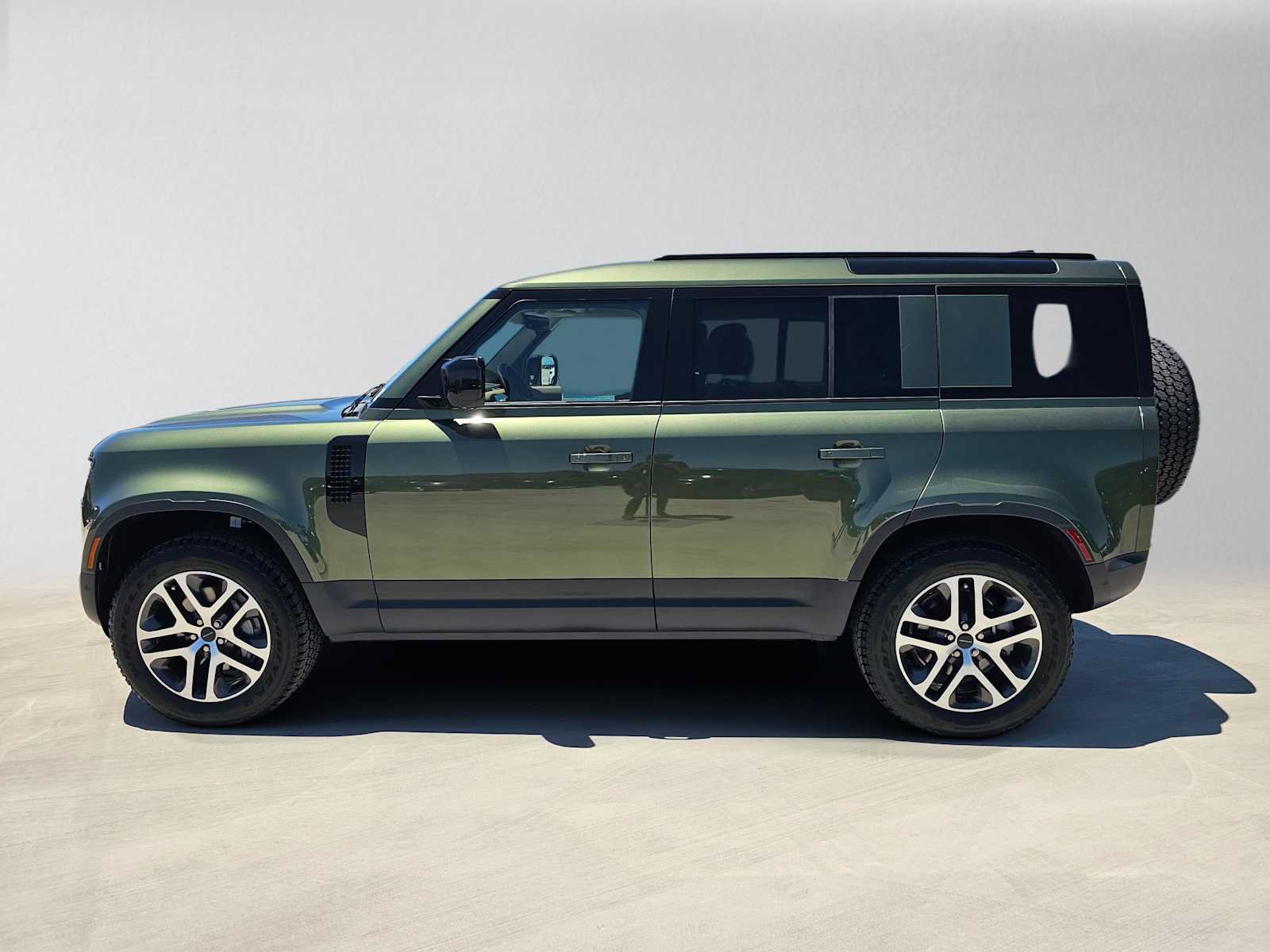 New 2026 Land Rover Defender 110 S AWD/4WD image 2