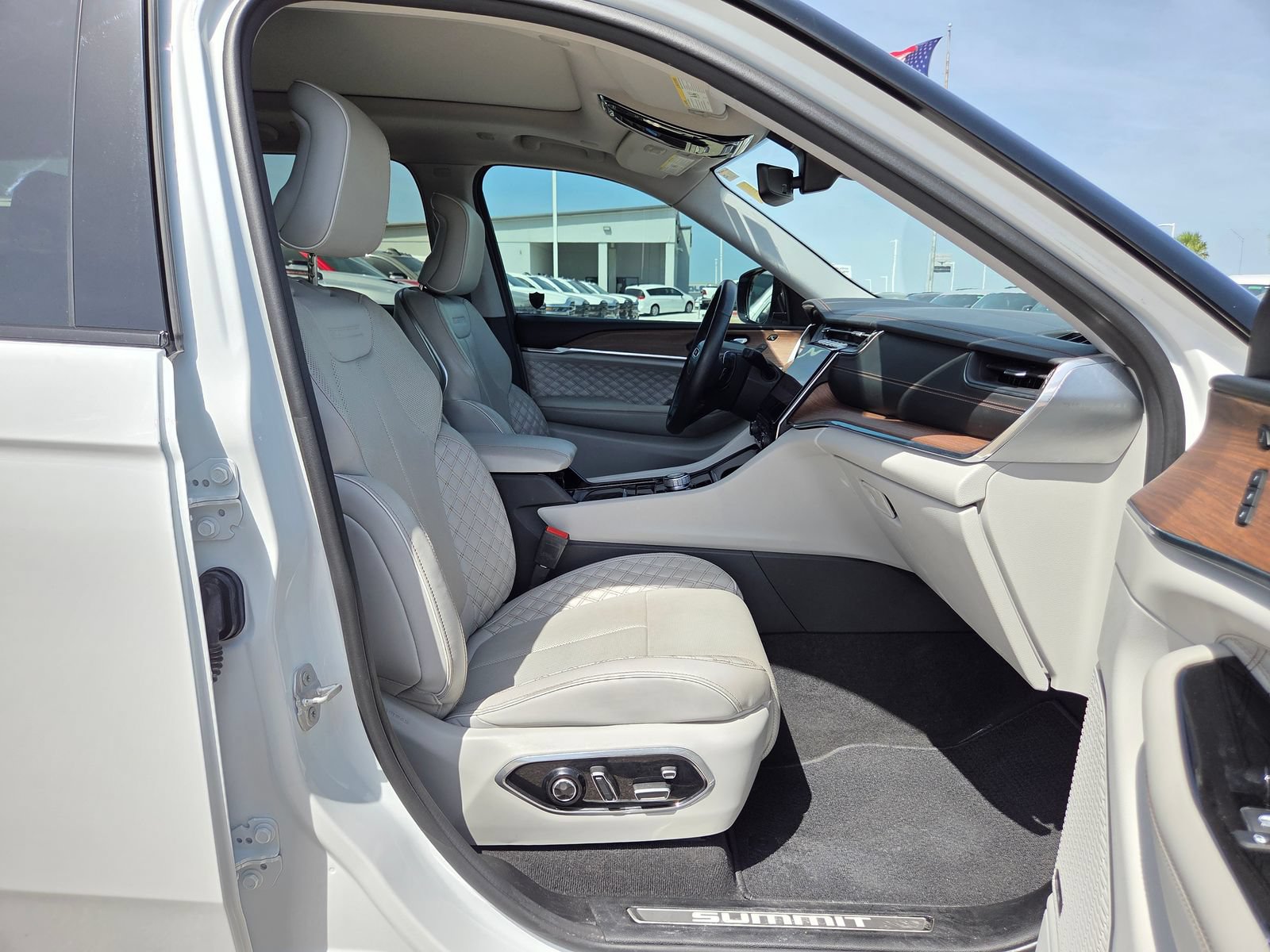 Used 2022 Jeep Grand Cherokee Summit RWD image 19