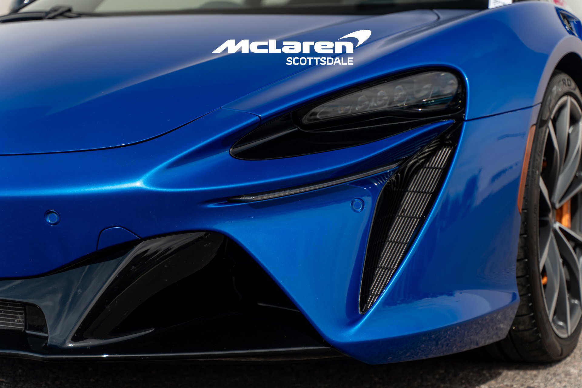 Used 2023 McLaren Artura image 8