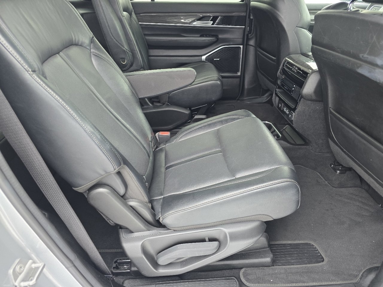 Used 2022 Jeep Wagoneer Series III w/ Flexible Seating Group image 21