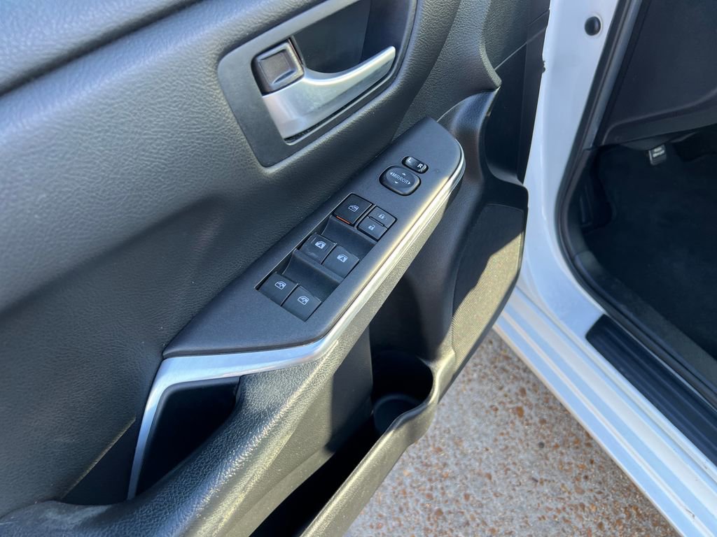 Used 2015 Toyota Camry SE FWD image 12