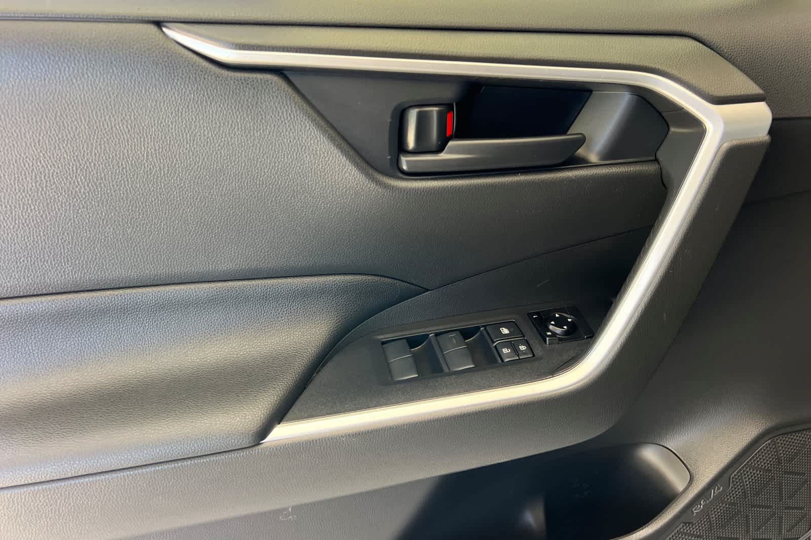 Used 2021 Toyota RAV4 SE AWD/4WD image 12