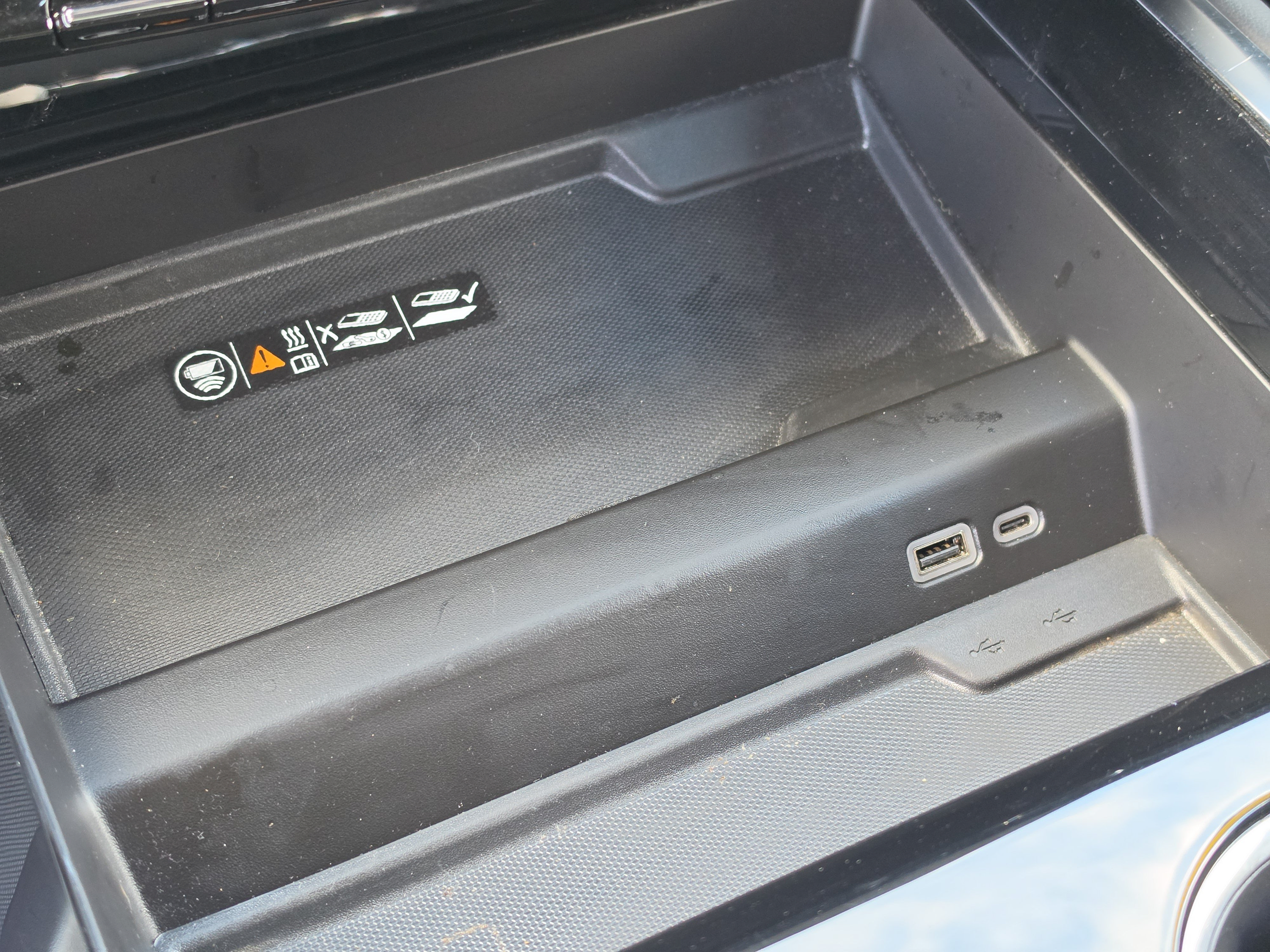 Used 2025 Chevrolet Suburban LT RWD image 31