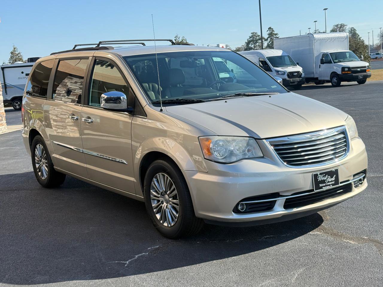Used 2014 Chrysler Town & Country Touring-L w/ Driver Convenience Group FWD image 6