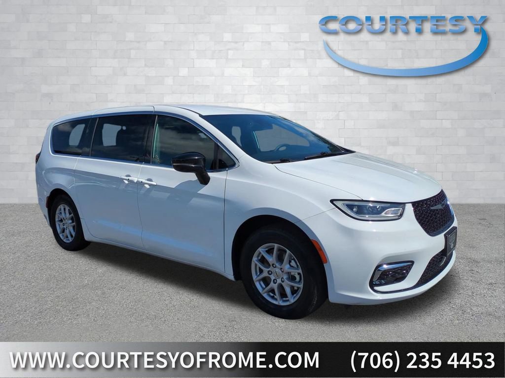 Used 2025 Chrysler Pacifica Select