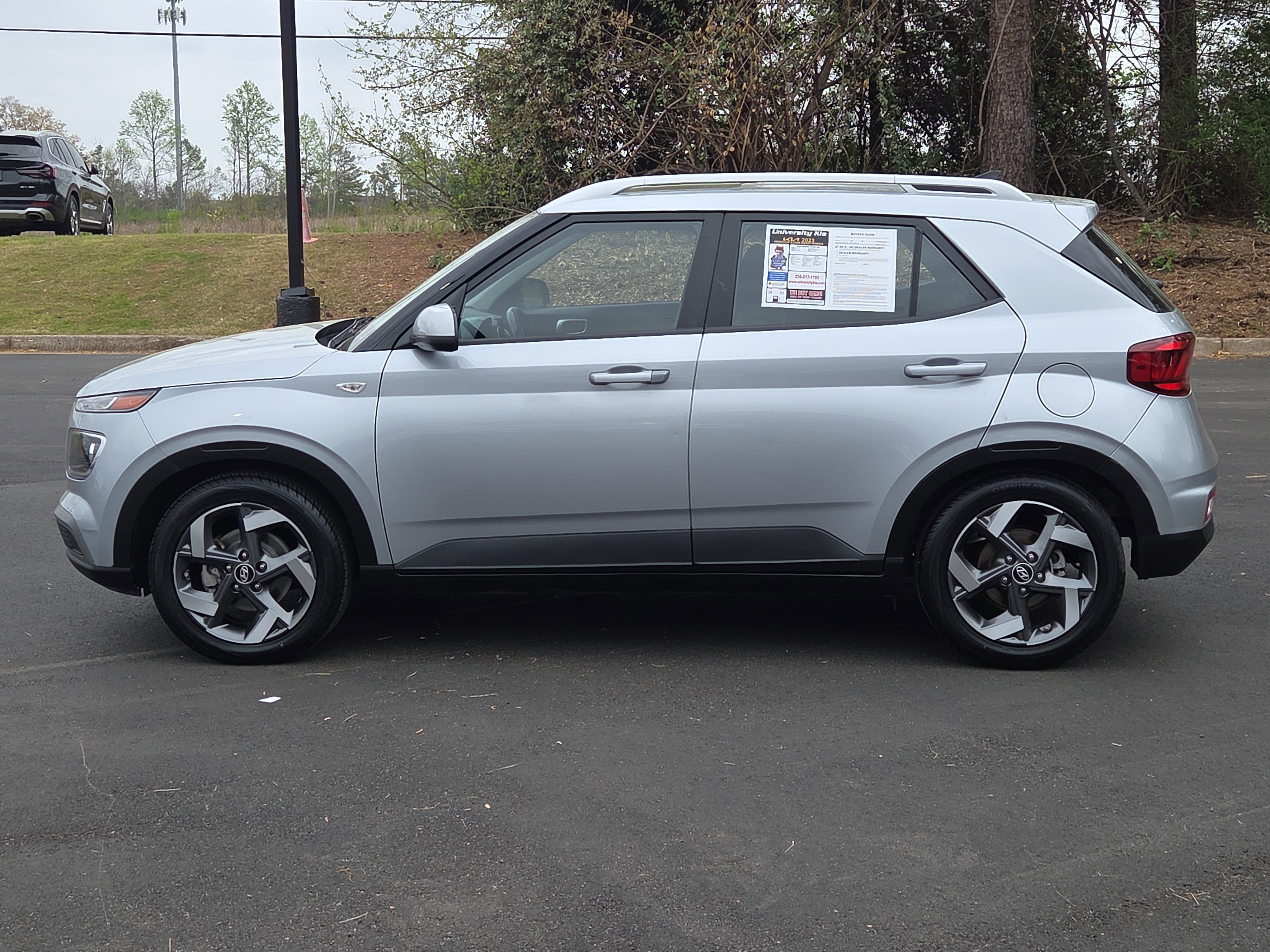 Used 2022 Hyundai Venue SEL w/ Cargo Package image 6