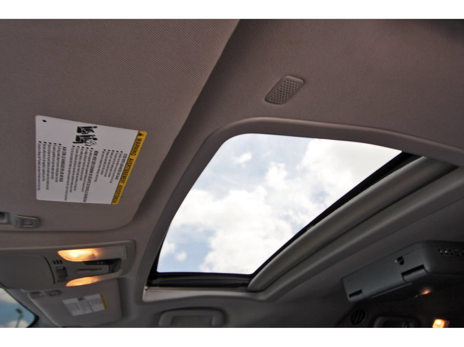 Used 2019 Toyota Sienna XLE w/ XLE Navigation Package FWD image 32