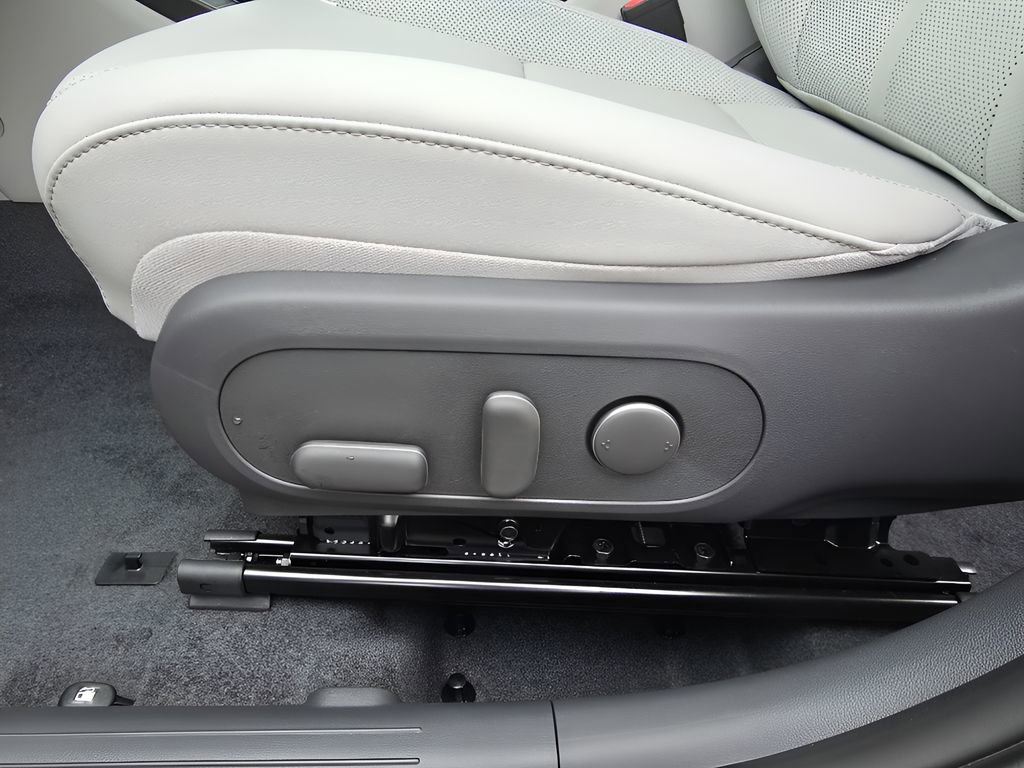 New 2026 Hyundai Kona SEL Premium image 16