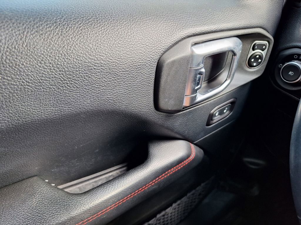 Used 2018 Jeep Wrangler Unlimited Rubicon image 18