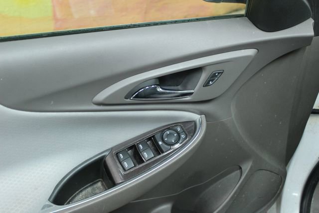 Used 2018 Chevrolet Malibu LT image 12