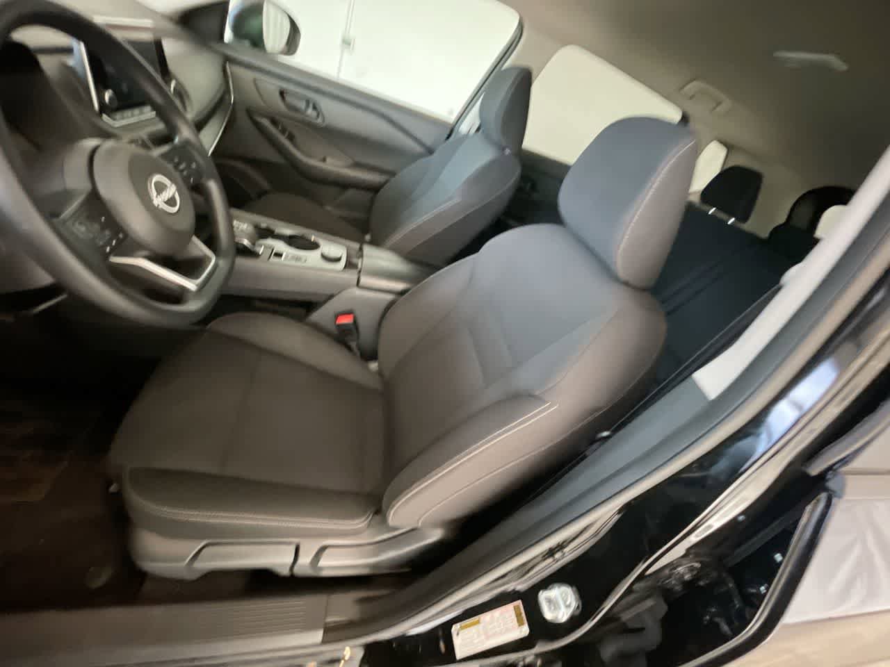 Used 2024 Nissan Rogue S AWD/4WD image 11