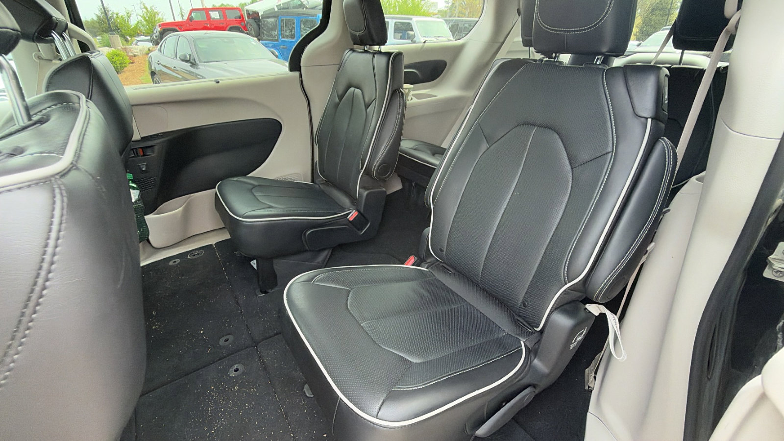 Used 2024 Chrysler Pacifica Limited image 23