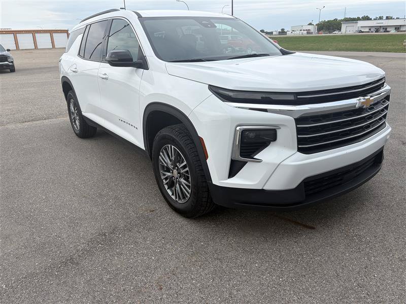 Used 2025 Chevrolet Traverse LT