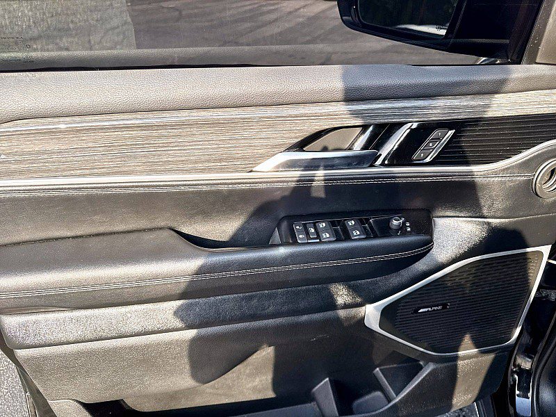 Used 2022 Jeep Wagoneer Series II w/ Convenience Group I AWD/4WD image 18