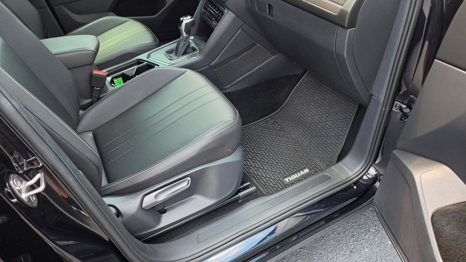 Certified 2023 Volkswagen Tiguan SE w/ Panoramic Sunroof Package FWD image 52