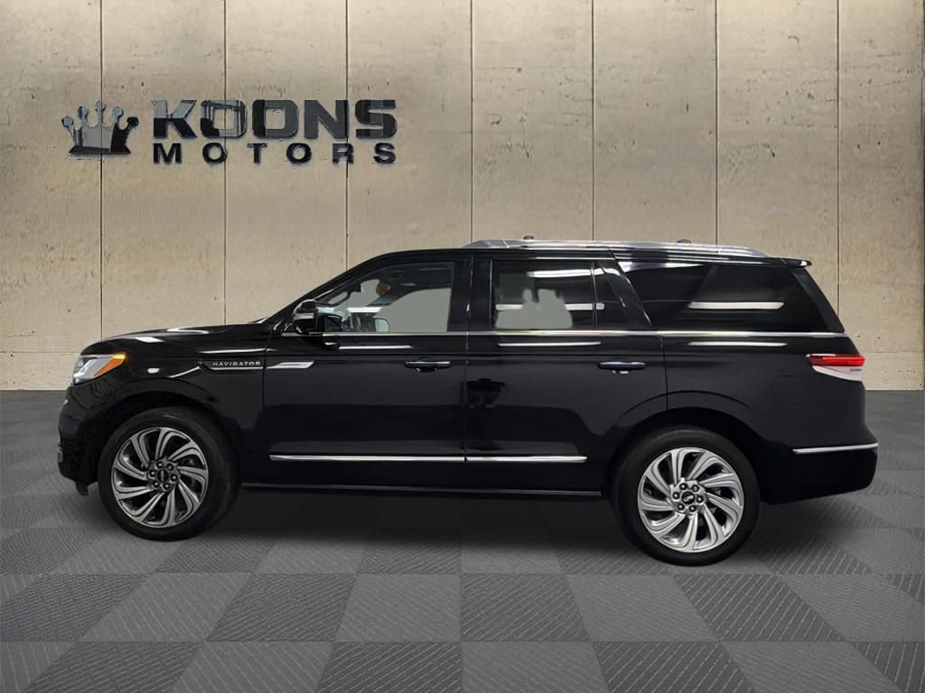 Certified 2022 Lincoln Navigator Reserve AWD/4WD image 4