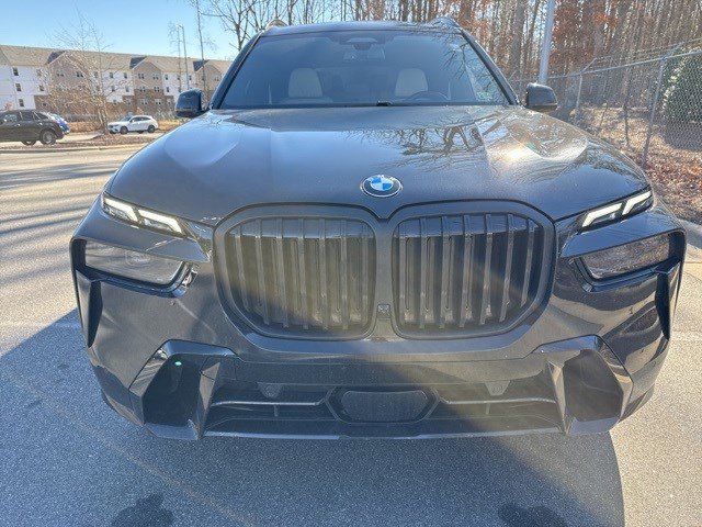 Used 2024 BMW X7 xDrive40i w/ Executive Package image 2