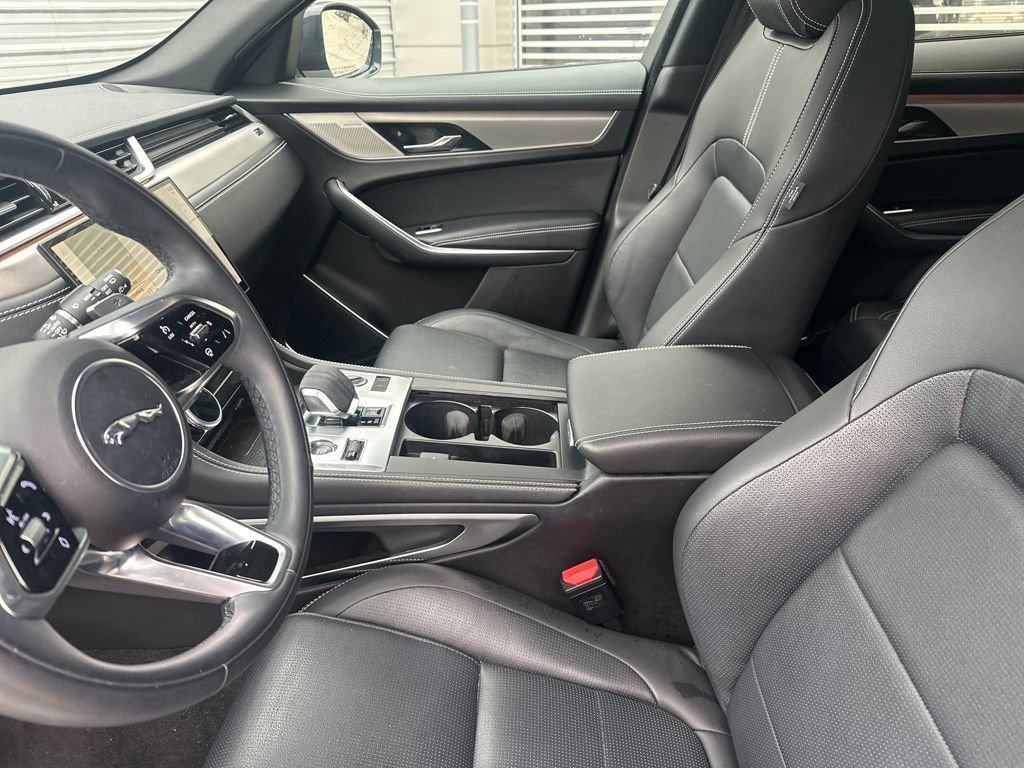 Used 2025 Jaguar F-PACE R-Dynamic S image 9