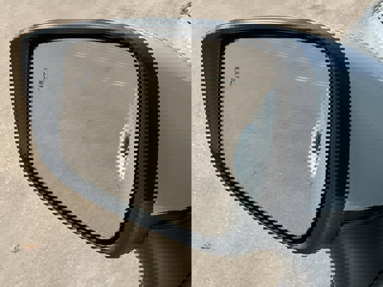 Used 2025 Nissan Versa SV image 11