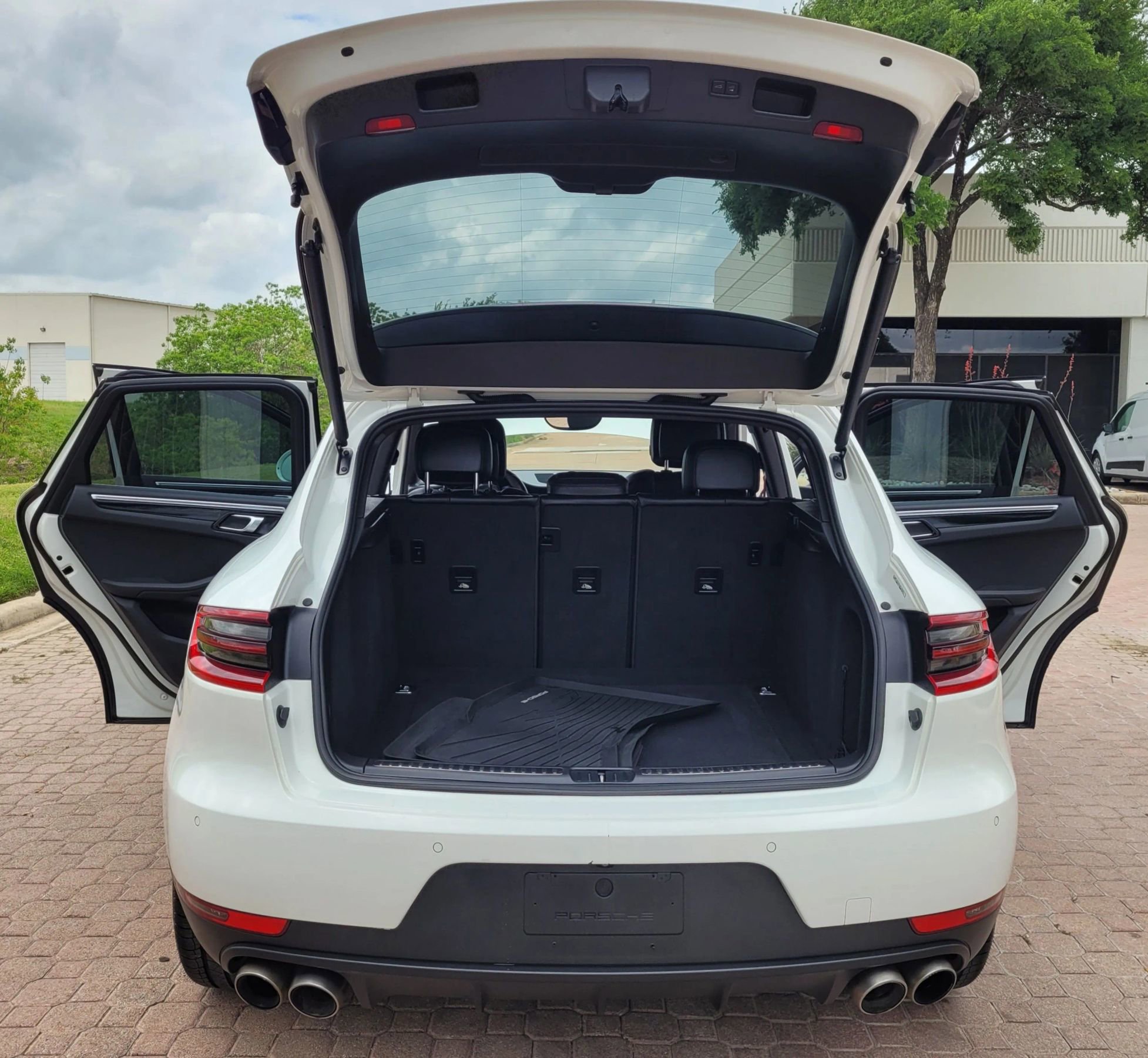 Used 2015 Porsche Macan S image 13