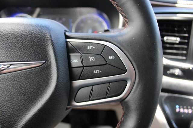 Used 2019 Chrysler Pacifica Touring-L FWD image 27