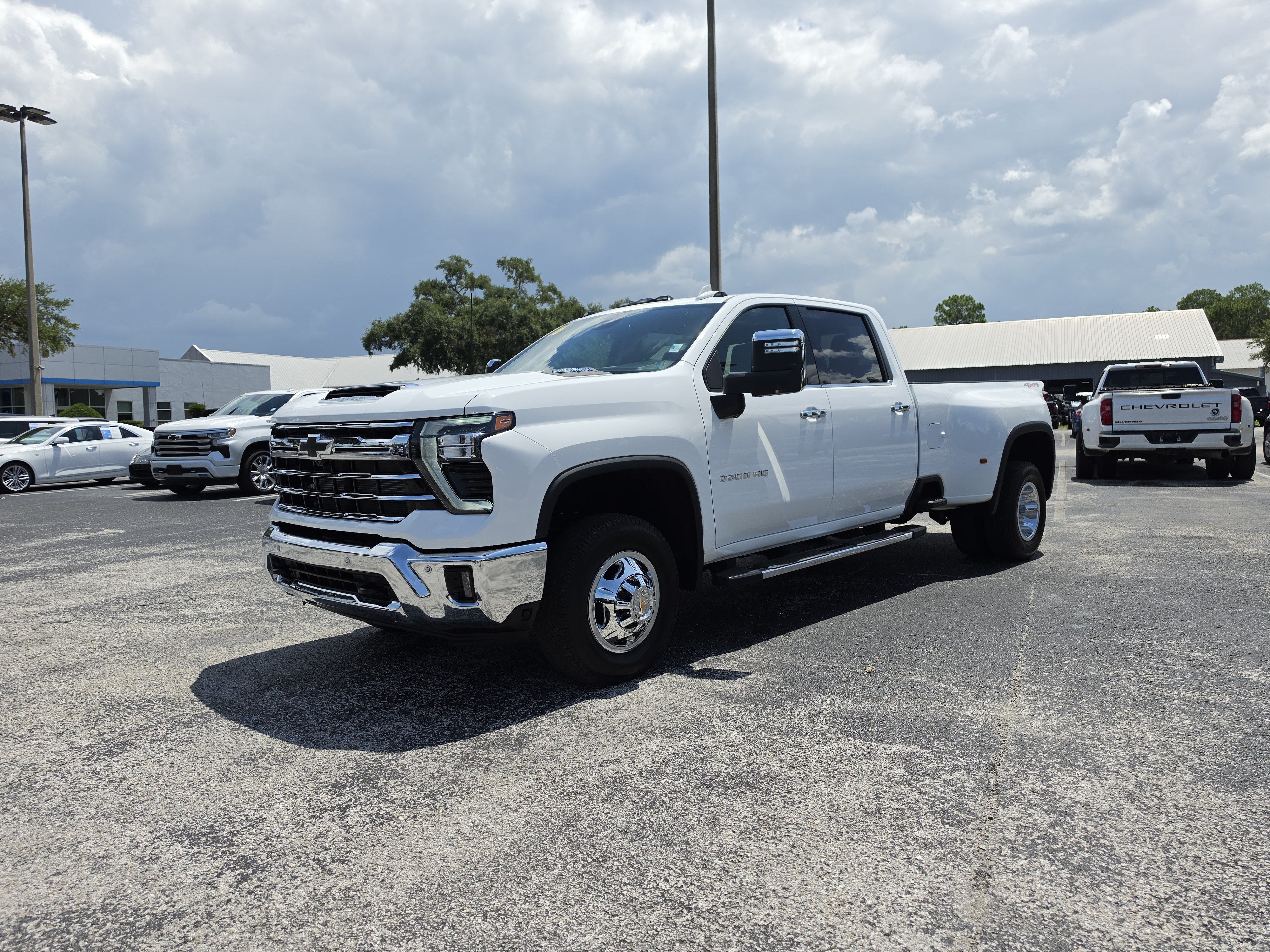 Used 2026 Chevrolet Silverado 3500 LTZ w/ LTZ Plus Package AWD/4WD image 11